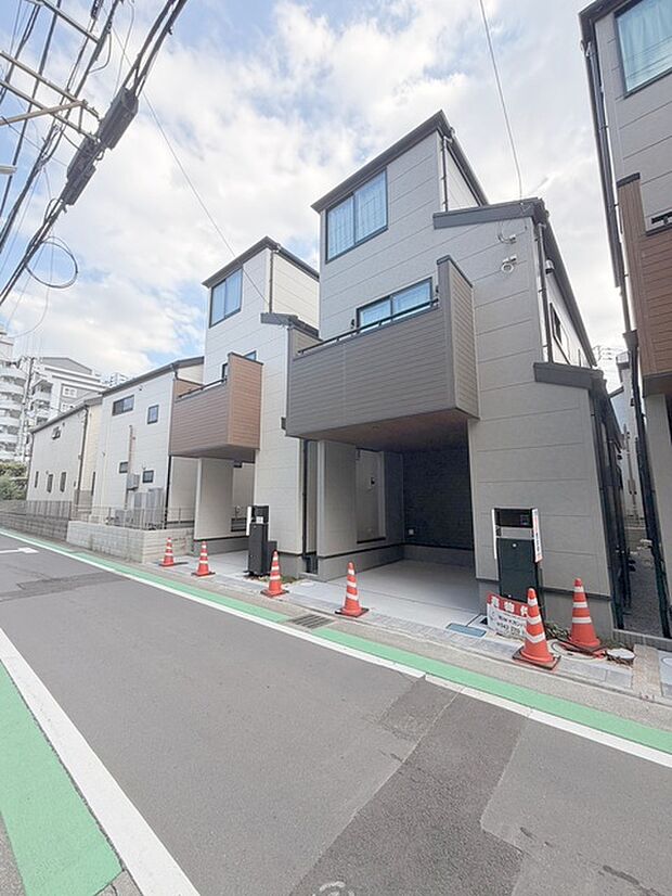 建物が完成しましたので室内のご見学予約スタート。当日のご見学予約も大歓迎です。お気軽にご連絡ください。エステート白馬国分寺店は火曜水曜も営業しております。 