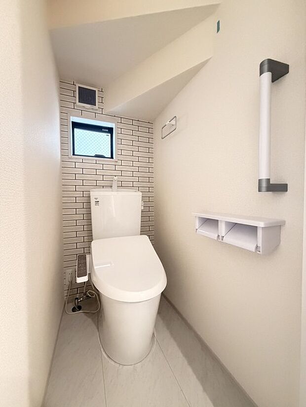 トイレにはウォシュレット機能を標準装備。