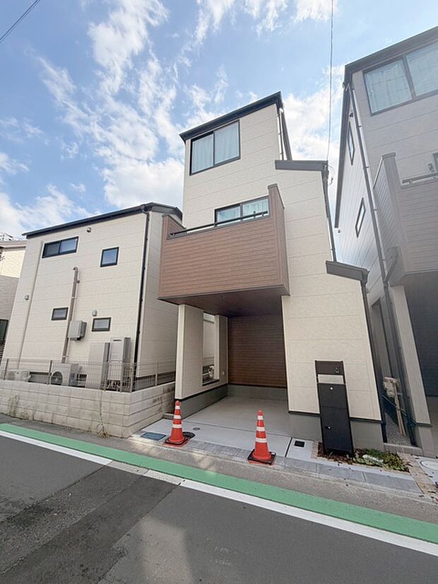 建物が完成しましたので室内のご見学予約スタート。当日のご見学予約も大歓迎です。お気軽にご連絡ください。エステート白馬国分寺店は火曜水曜も営業しております。