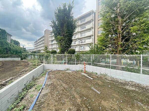土地物件にはご確認頂くポイントがたくさんございます、土地だけのご見学の際もご遠慮せず、ぜひお気軽に担当スタッフにお申しつけくださいませ。