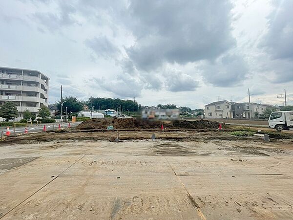土地物件にはご確認頂くポイントがたくさんございます、土地だけのご見学の際もご遠慮せず、ぜひお気軽に担当スタッフにお申しつけくださいませ。