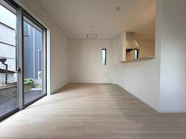 実際に室内をご見学頂くと生活のイメージが広がります。家具を置いたイメージや窓からの景色など、現地で体感ください。