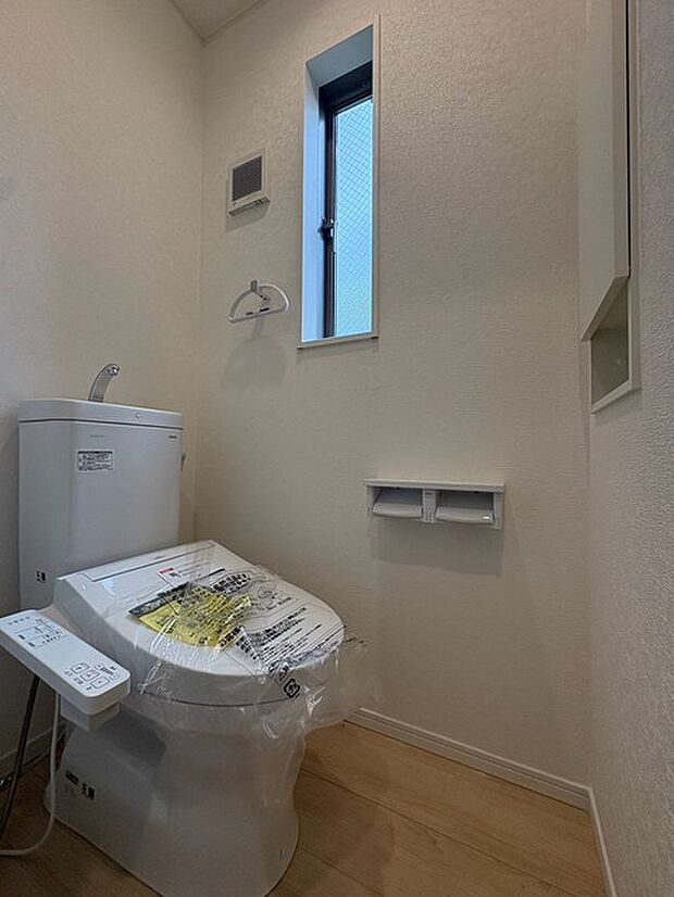 トイレにはウォシュレット機能を標準装備。