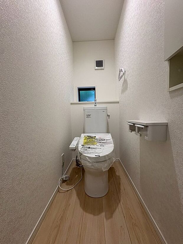 トイレにはウォシュレット機能を標準装備。 