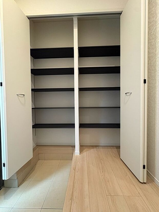 各お部屋に収納が設置されています。