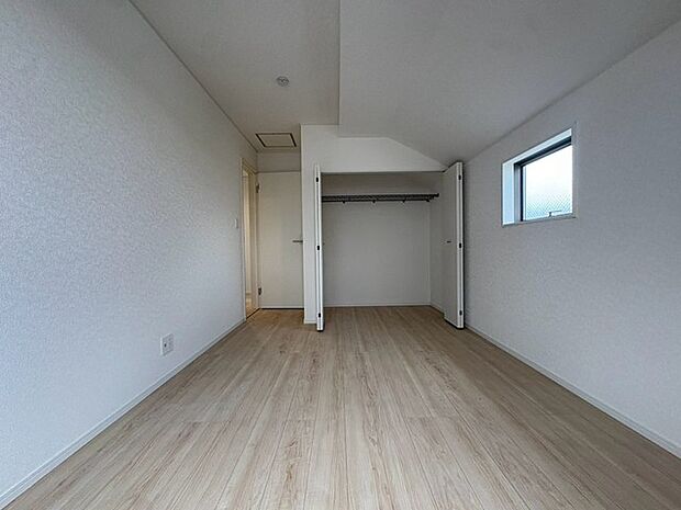 各お部屋に収納が設置されています。