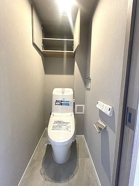 トイレにはウォシュレット機能を標準装備。