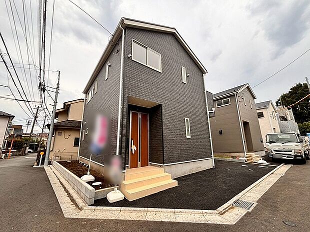 建物が完成しましたので室内のご見学予約スタート。当日のご見学予約も大歓迎です。お気軽にご連絡ください。エステート白馬国分寺店は火曜水曜も営業しております。