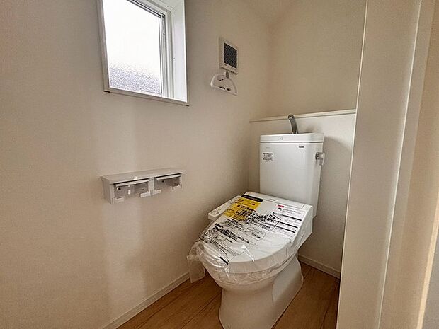 トイレにはウォシュレット機能を標準装備。