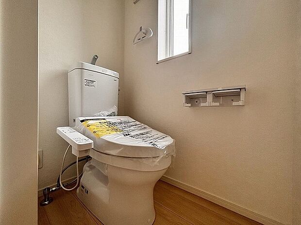 トイレにはウォシュレット機能を標準装備。