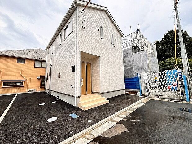 建物が完成しましたので室内のご見学予約スタート。当日のご見学予約も大歓迎です。お気軽にご連絡ください。エステート白馬国分寺店は火曜水曜も営業しております。