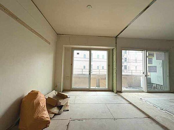 実際に室内をご見学頂くと生活のイメージが広がります。家具を置いたイメージや窓からの景色など、現地で体感ください。