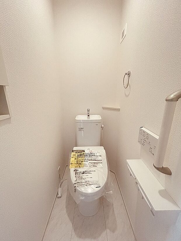 トイレにはウォシュレット機能を標準装備。