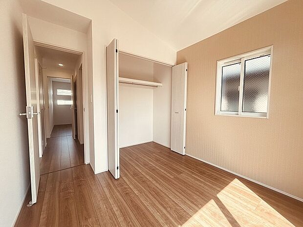 各お部屋に収納が設置されています。