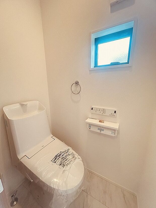 トイレにはウォシュレット機能を標準装備。