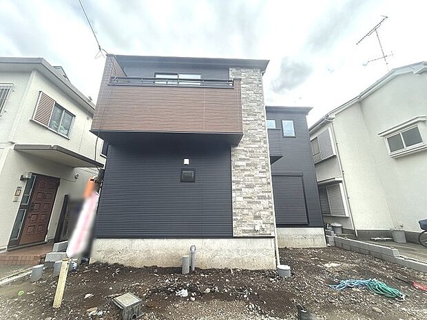 現在建物を建築中です、建築中の物件については現地確認の他、同施工会社の完成施工例のご案内、担当者のプレゼンテーションにてご検討ください。適切なご検討の方法をご説明させて頂きます。 