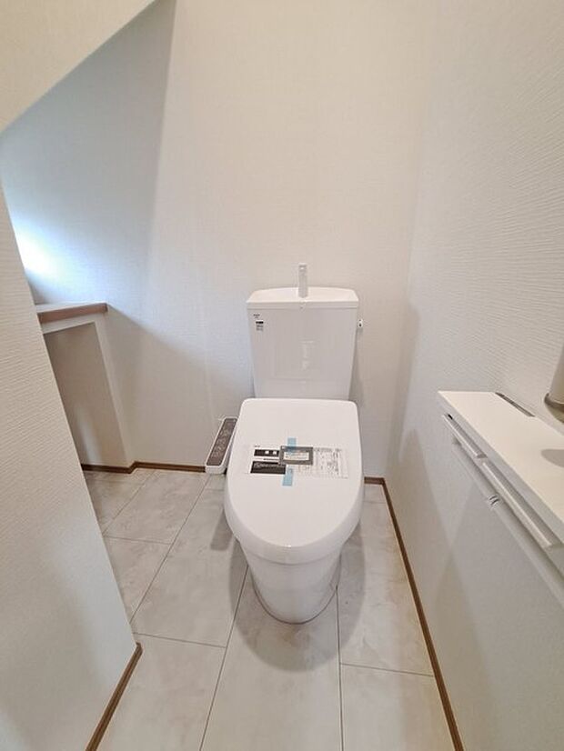 トイレにはウォシュレット機能を標準装備。