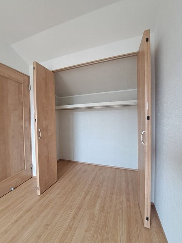 各お部屋に収納が設置されています。
