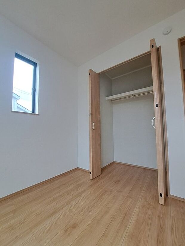 各お部屋に収納が設置されています。