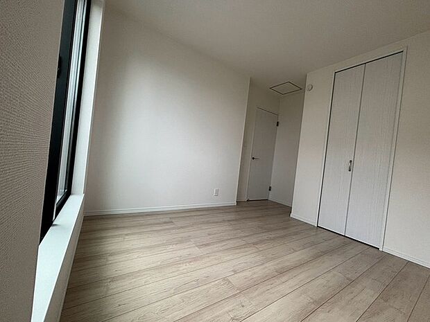 スタイリッシュなデザインと快適な居住性を兼ね備えた洋室。