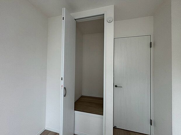 各お部屋に収納が設置されています。 