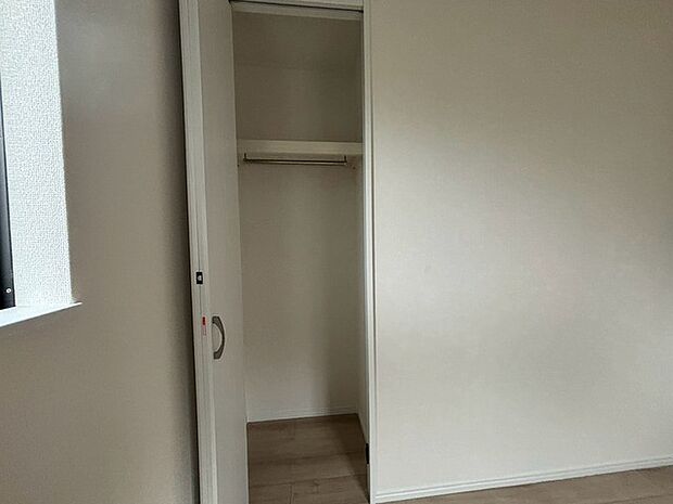 各お部屋に収納が設置されています。 