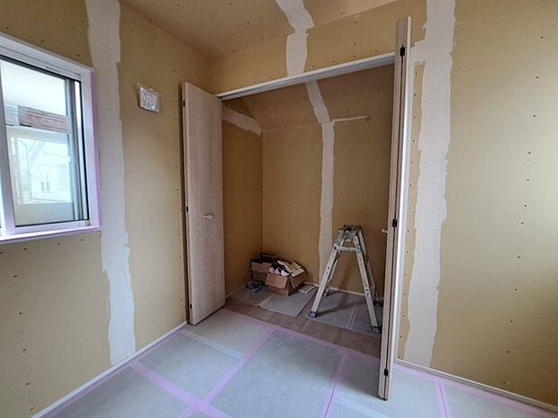 各お部屋に収納が設置されています。