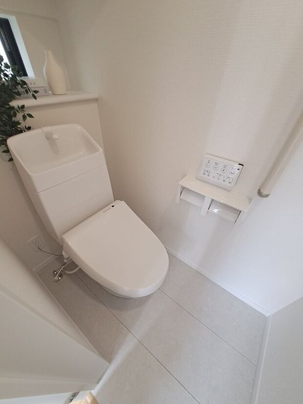トイレにはウォシュレット機能を標準装備。