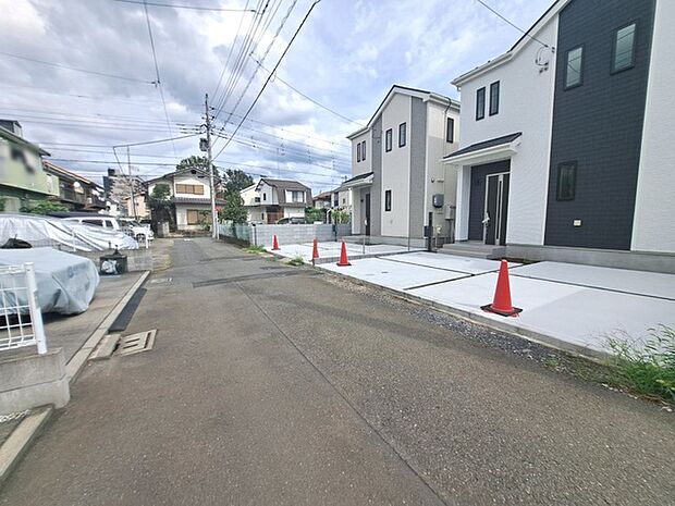 周辺は住宅が建ち並ぶ閑静な住宅街です。