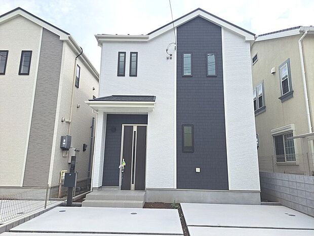 建物が完成しましたので室内のご見学予約スタート。当日のご見学予約も大歓迎です。お気軽にご連絡ください。エステート白馬国分寺店は火曜水曜も営業しております。