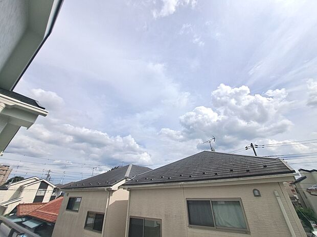 窓からの眺望です。実際に現地で眺望もご確認ください。
