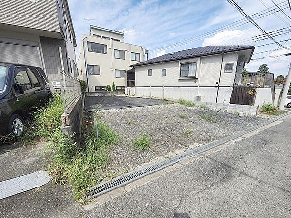 現地ご見学の際、スタッフが様々なご質問に対応いたします、周辺環境、前面道路、建築可能な建物について、ぜひご相談ください。