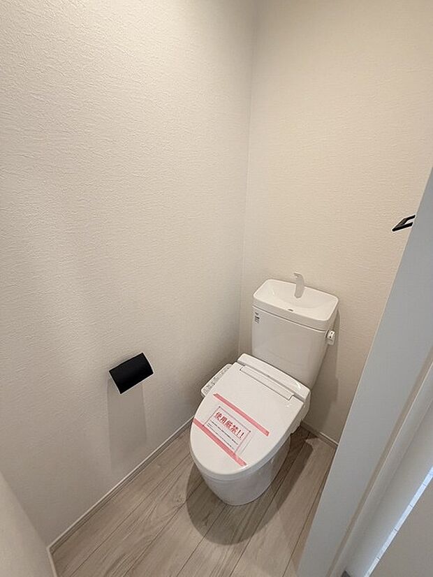 トイレにはウォシュレット機能を標準装備。 