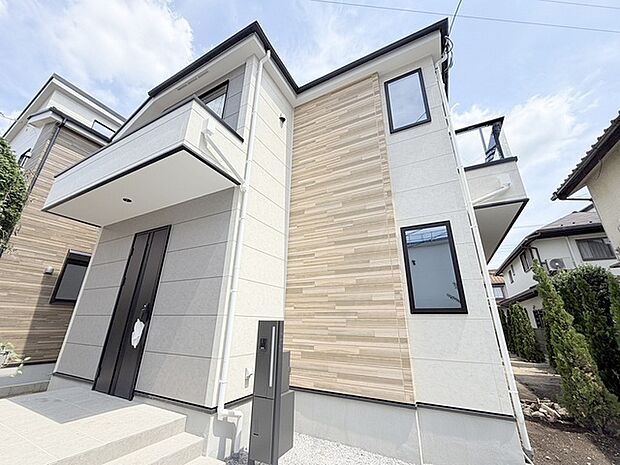 建物が完成しましたので室内のご見学予約スタート。当日のご見学予約も大歓迎です。お気軽にご連絡ください。エステート白馬国分寺店は火曜水曜も営業しております。 