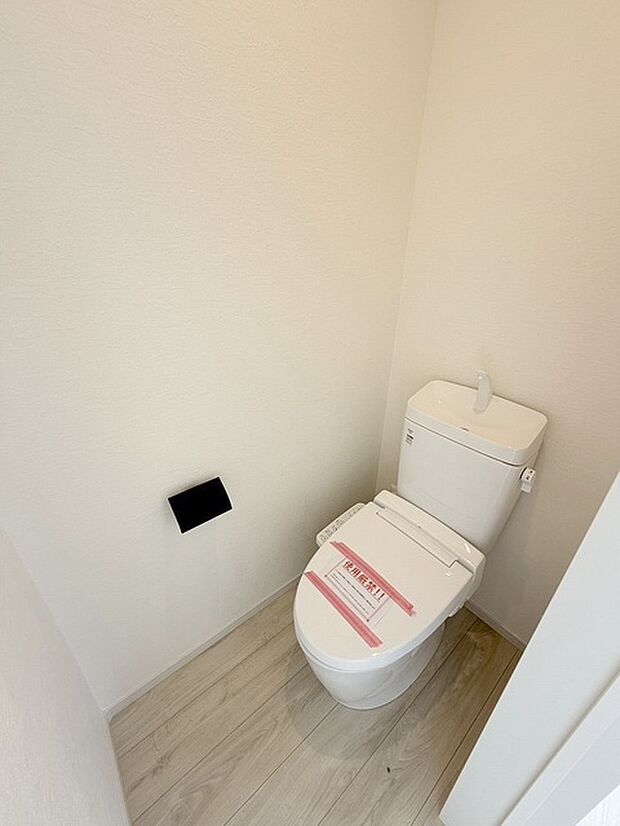 トイレにはウォシュレット機能を標準装備。 