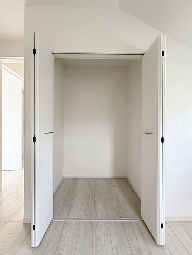 各お部屋に収納が設置されています。 