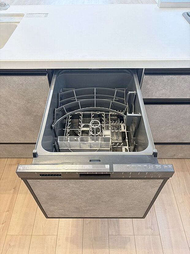 毎日の家事をサポートしてくれる食洗器も標準に装備。ちょっと嬉しい設備です