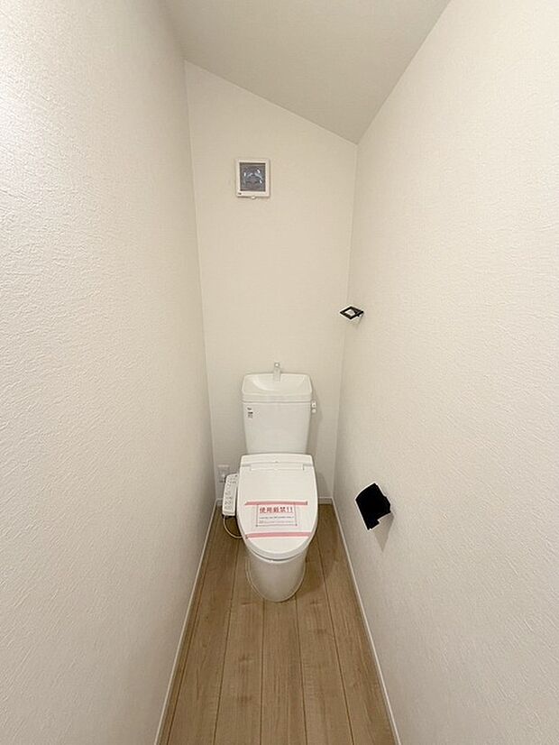 トイレにはウォシュレット機能を標準装備。