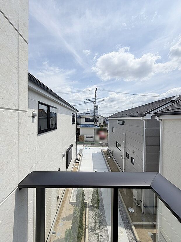 窓からの眺望です。実際に現地で眺望もご確認ください。