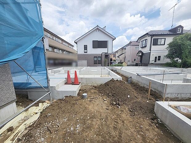 現在建物を建築中です、建築中の物件については現地確認の他、同施工会社の完成施工例のご案内、担当者のプレゼンテーションにてご検討ください。適切なご検討の方法をご説明させて頂きます。
