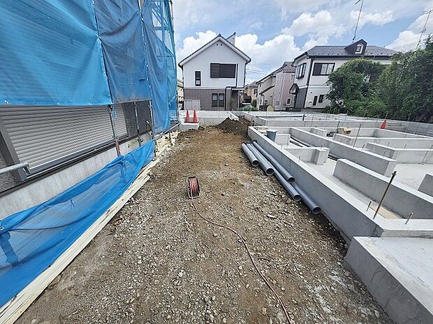 現在建物を建築中です、建築中の物件については現地確認の他、同施工会社の完成施工例のご案内、担当者のプレゼンテーションにてご検討ください。適切なご検討の方法をご説明させて頂きます。