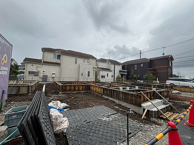現在建物を建築中です、建築中の物件については現地確認の他、同施工会社の完成施工例のご案内、担当者のプレゼンテーションにてご検討ください。