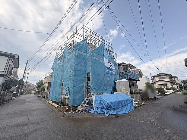 現地のご見学予約もスタートしました。実際に室内をご見学頂くと生活のイメージが広がります。家具を置いたイメージや窓からの景色など、現地で体感ください。