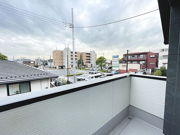 窓からの眺望です。実際に現地で眺望もご確認ください。 