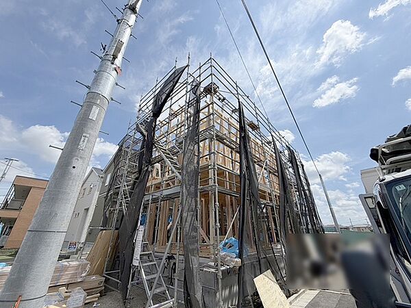 現在建物を建築中です、建築中の物件については現地確認の他、同施工会社の完成施工例のご案内、担当者のプレゼンテーションにてご検討ください。適切なご検討の方法をご説明させて頂きます。