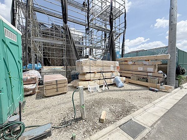 現在建物を建築中です、建築中の物件については現地確認の他、同施工会社の完成施工例のご案内、担当者のプレゼンテーションにてご検討ください。適切なご検討の方法をご説明させて頂きます。