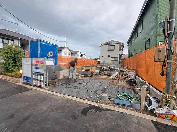 現在建物を建築中です、建築中の物件については現地確認の他、同施工会社の完成施工例のご案内、担当者のプレゼンテーションにてご検討ください。