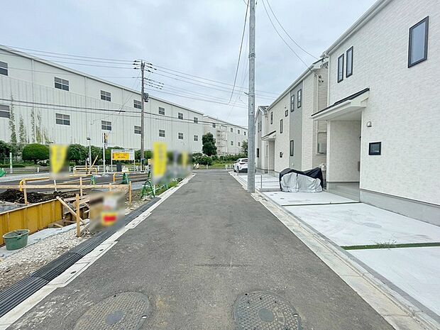 安心して暮らすことのできる住宅街。　住宅地の道路は一般に交通量が少なく車などの騒音が少ないため、住民にとって静かな生活環境が提供されます。 