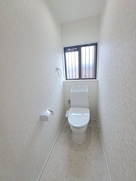 トイレにはウォシュレット機能を標準装備。