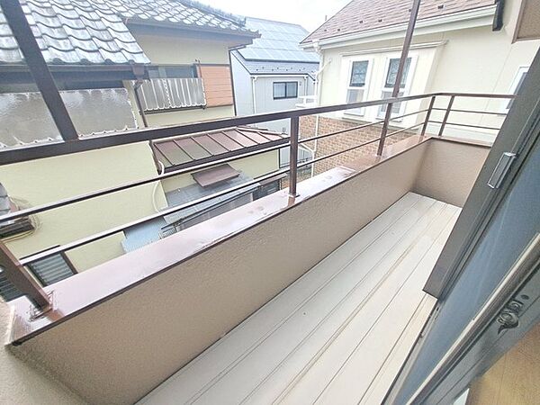 季節の変化や天気の良い日には、バルコニーでの時間が心地よく、気分をリフレッシュさせることができます。
